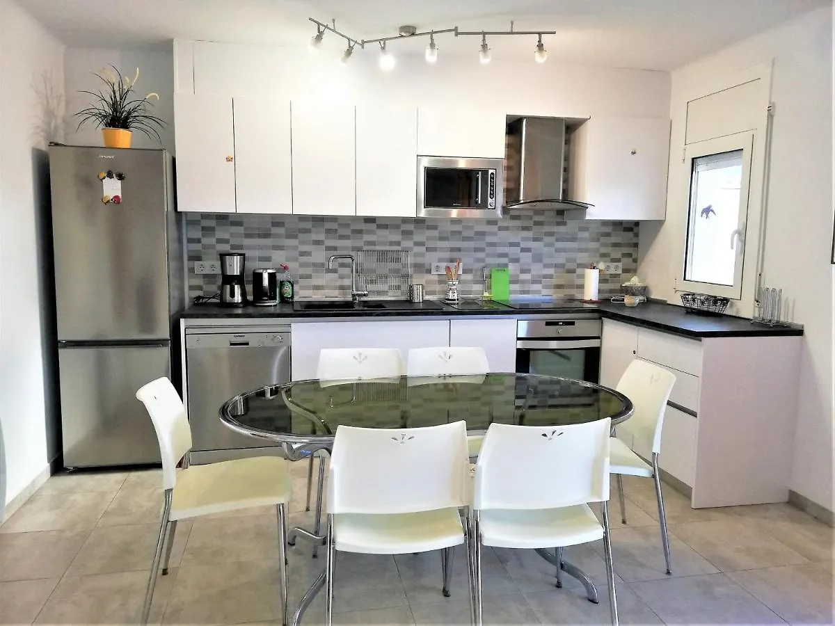 公寓 Apartamento En Roses Para 5-6 Personas, 2ª Linea De Playa, Terraza, Parking, Sin Mascotas, Sabanas Incluidas - Es-258-41 西班牙