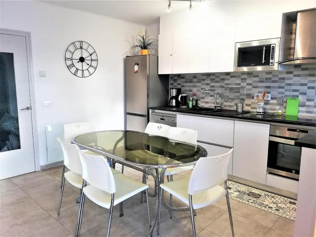 Apartamento En Roses Para 5-6 Personas, 2ª Linea De Playa, Terraza, Parking, Sin Mascotas, Sabanas Incluidas - Es-258-41 0*,
